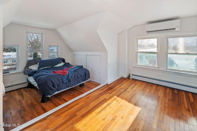 1073 Regent Street, Schenectady, NY 12309