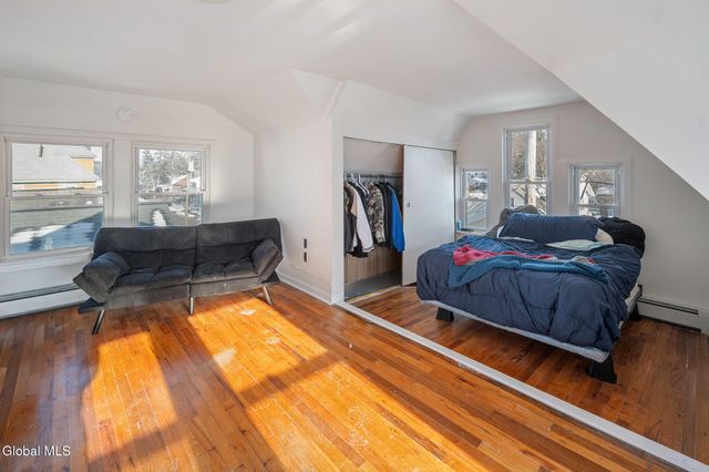 1073 Regent Street, Schenectady, NY 12309