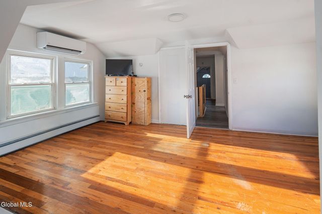 1073 Regent Street, Schenectady, NY 12309