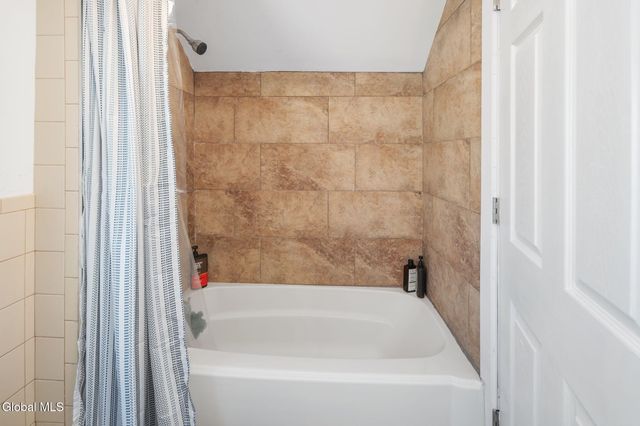 1073 Regent Street, Schenectady, NY 12309