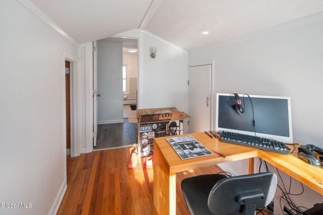 1073 Regent Street, Schenectady, NY 12309