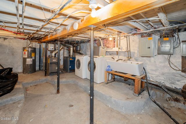 1073 Regent Street, Schenectady, NY 12309