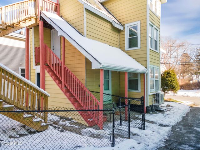 1073 Regent Street, Schenectady, NY 12309