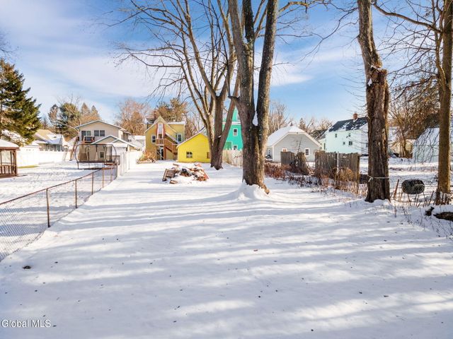 1073 Regent Street, Schenectady, NY 12309