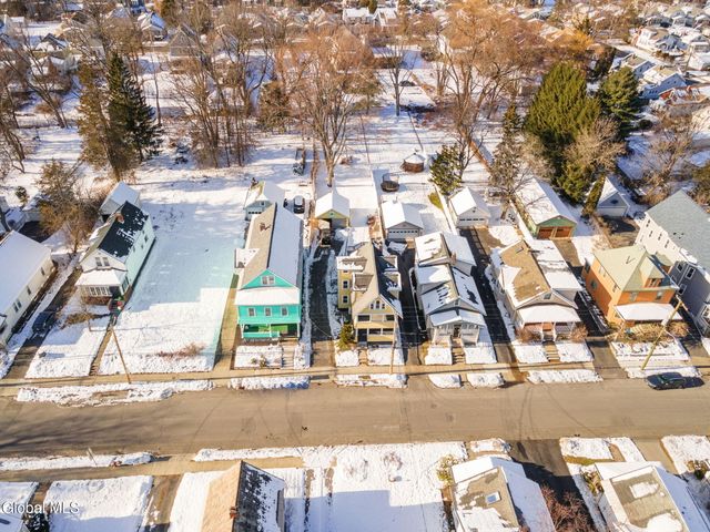 1073 Regent Street, Schenectady, NY 12309