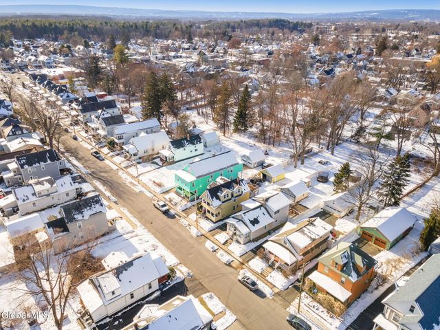 1073 Regent Street, Schenectady, NY 12309