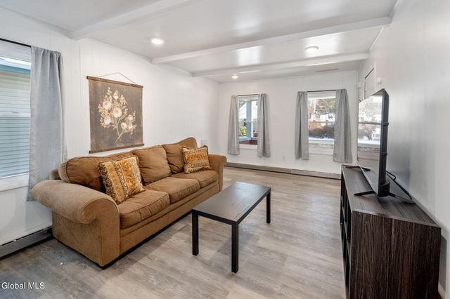 1073 Regent Street, Schenectady, NY 12309