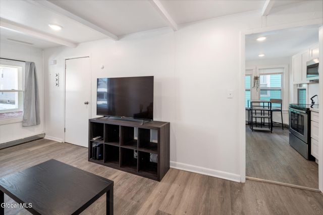 1073 Regent Street, Schenectady, NY 12309