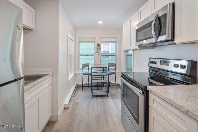 1073 Regent Street, Schenectady, NY 12309