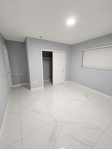 552 NE 161st St, Miami, FL 33162
