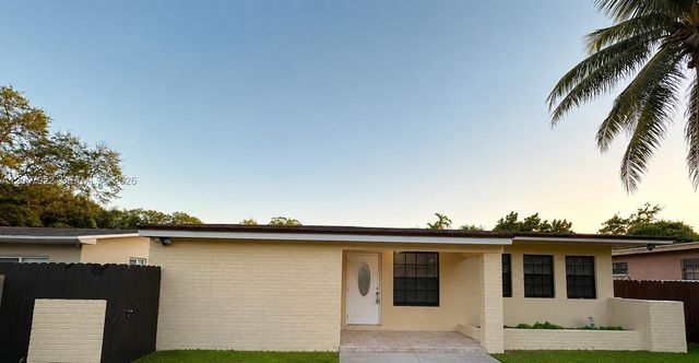 552 NE 161st St, Miami, FL 33162