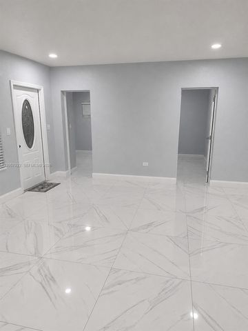 552 NE 161st St, Miami, FL 33162