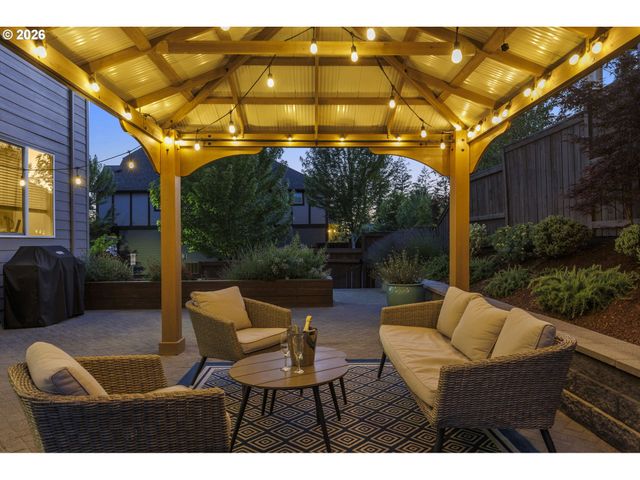 13285 Nw GREENWOOD Dr, Portland, OR 97229