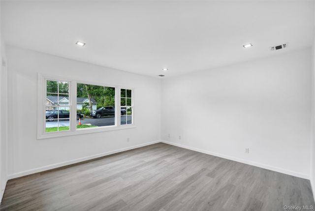 7 Weinmann Boulevard, Melville, NY 11747