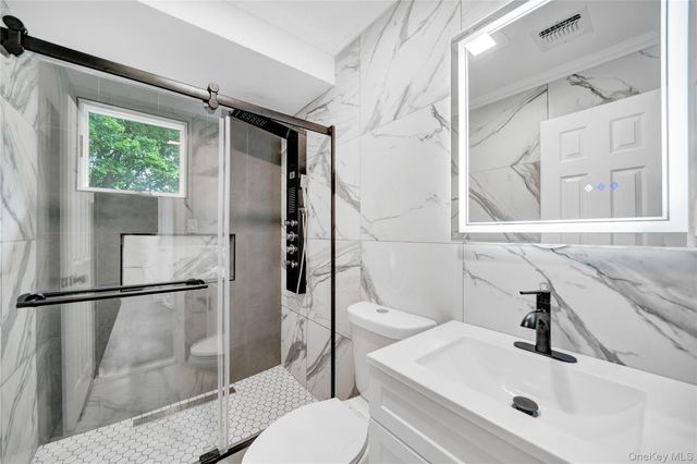 7 Weinmann Boulevard, Melville, NY 11747