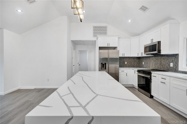 7 Weinmann Boulevard, Melville, NY 11747