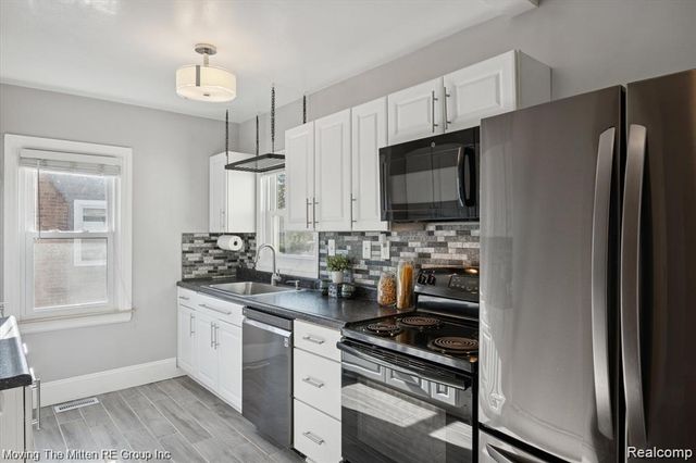 132 N Liberty Street, Belleville, MI 48111