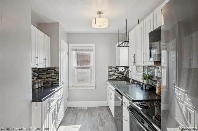 132 N Liberty Street, Belleville, MI 48111