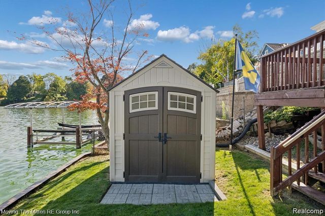 132 N Liberty Street, Belleville, MI 48111