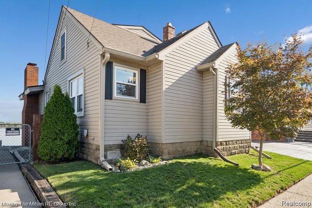 132 N Liberty Street, Belleville, MI 48111