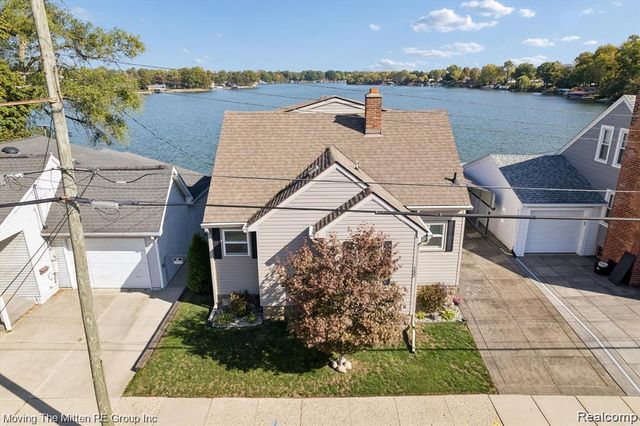 132 N Liberty Street, Belleville, MI 48111