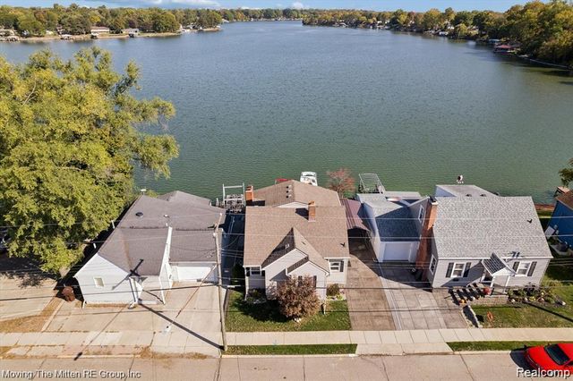 132 N Liberty Street, Belleville, MI 48111