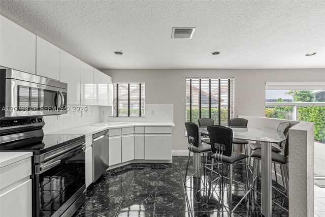 9750 NW 31st St, Doral, FL 33172