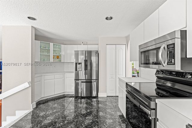 9750 NW 31st St, Doral, FL 33172