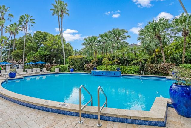 9750 NW 31st St, Doral, FL 33172