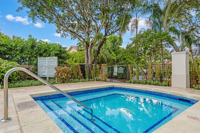 9750 NW 31st St, Doral, FL 33172