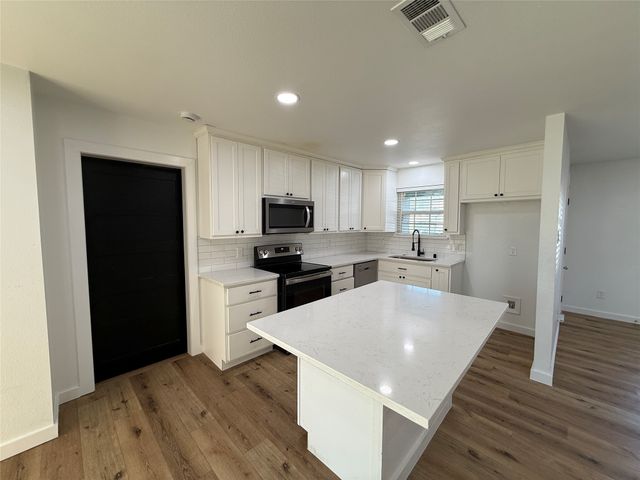 618 Pleasant Valley Road, Garland, TX 75040