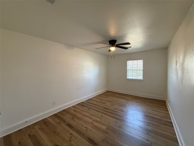 618 Pleasant Valley Road, Garland, TX 75040