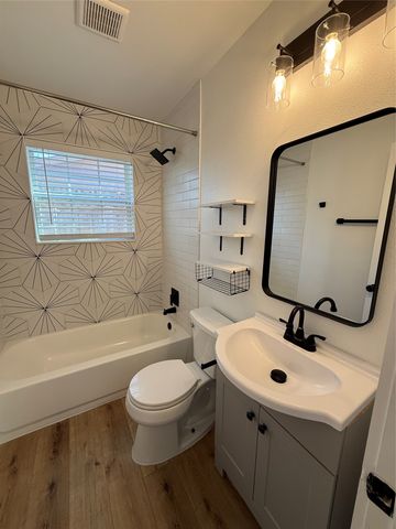 618 Pleasant Valley Road, Garland, TX 75040