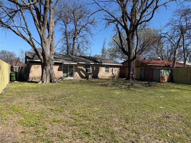 618 Pleasant Valley Road, Garland, TX 75040