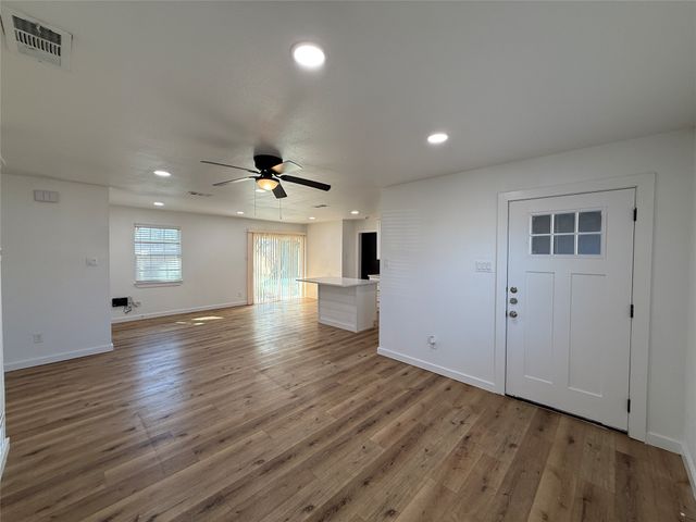 618 Pleasant Valley Road, Garland, TX 75040