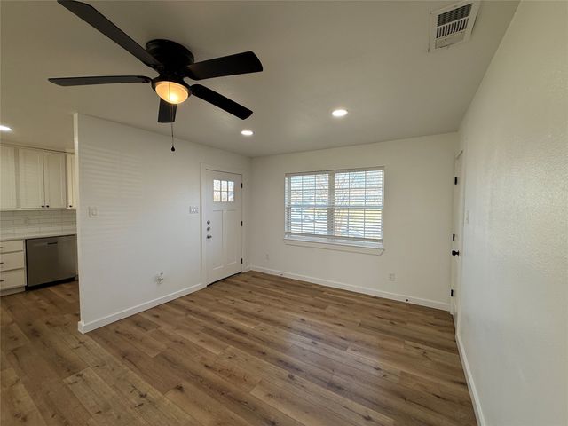 618 Pleasant Valley Road, Garland, TX 75040