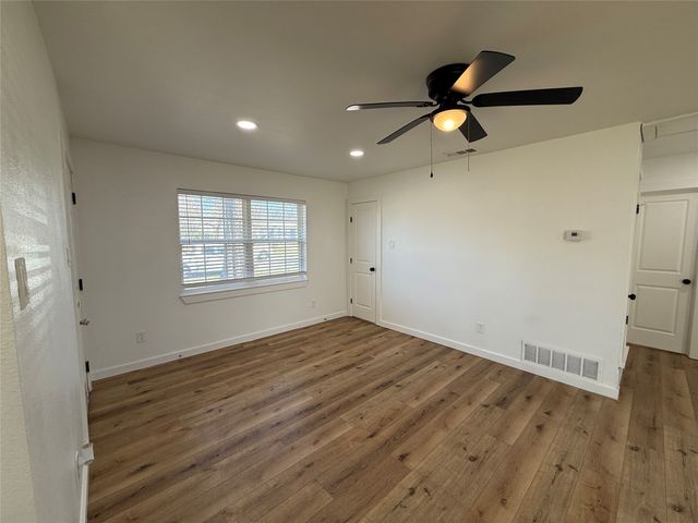 618 Pleasant Valley Road, Garland, TX 75040