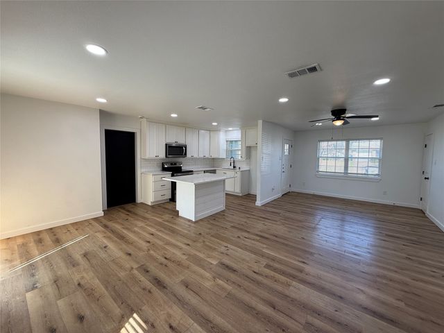 618 Pleasant Valley Road, Garland, TX 75040