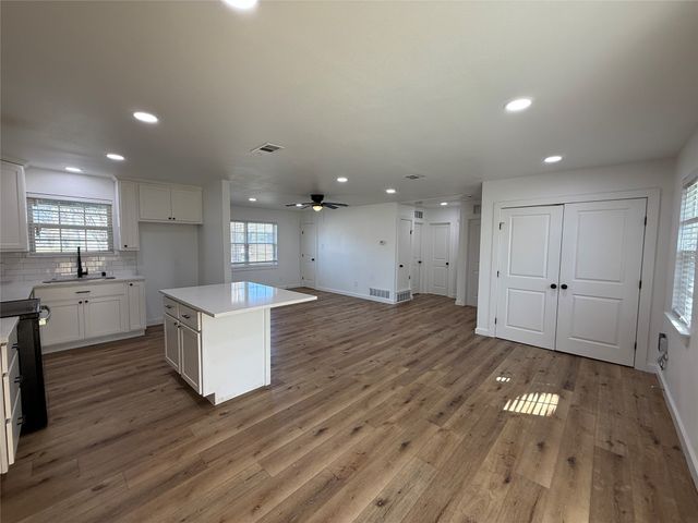 618 Pleasant Valley Road, Garland, TX 75040