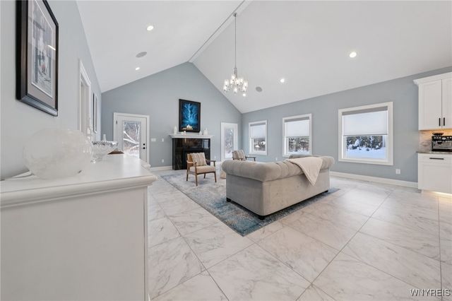 6385 Boston State Road 13, Hamburg, NY 14075