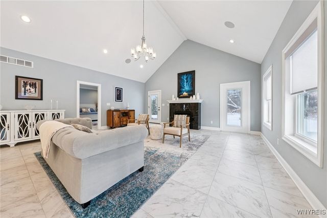 6385 Boston State Road 13, Hamburg, NY 14075