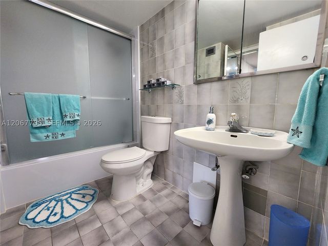 2030 S Ocean Dr 216, Hallandale Beach, FL 33009