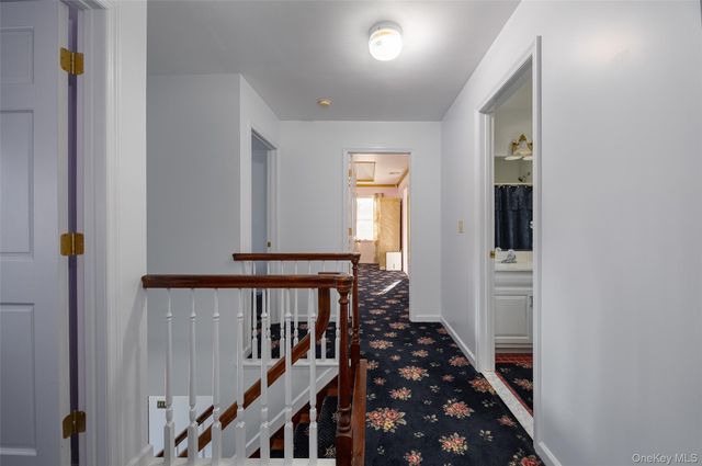 8 Toms Way, Poughkeepsie, NY 12603