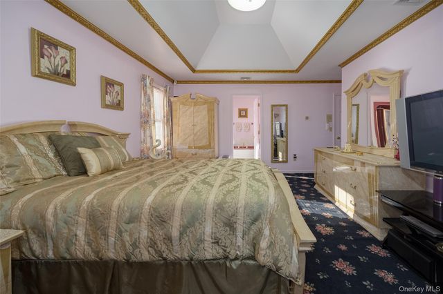 8 Toms Way, Poughkeepsie, NY 12603