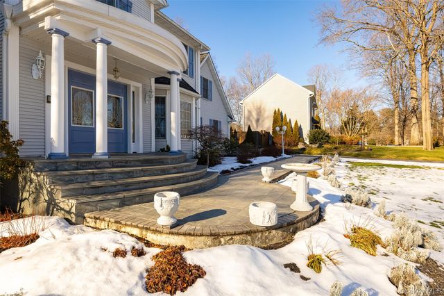 8 Toms Way, Poughkeepsie, NY 12603