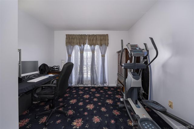 8 Toms Way, Poughkeepsie, NY 12603