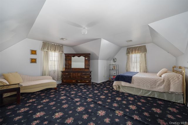 8 Toms Way, Poughkeepsie, NY 12603