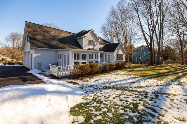 8 Toms Way, Poughkeepsie, NY 12603