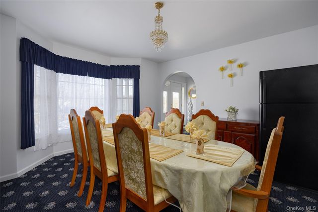 8 Toms Way, Poughkeepsie, NY 12603