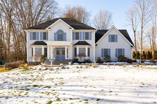 8 Toms Way, Poughkeepsie, NY 12603